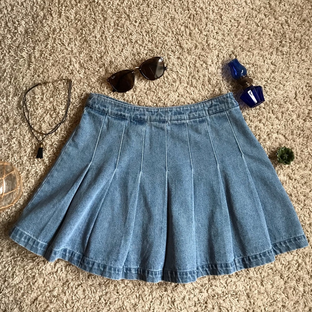 FOREVER 21 Pleated Denim Mini Skirt